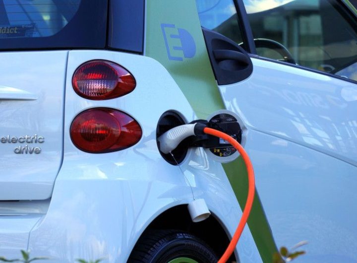 Penggunaan tenaga surya untuk mobil listrik bantu kurangi emisi karbon