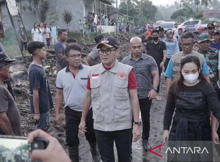 Pemkab Minahasa Utara -TNI bersihkan sisa  banjir bandang Klabat