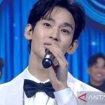 Kim Soo Hyun bawa “Dreaming” tampil di stasiun tv swasta Indonesia