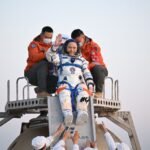 Awak Shenzhou-21 tampil perdana usai rekor misi antariksa 210 hari
