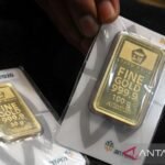 Harga emas Antam anjlok Rp48.000 menjadi Rp2,670 juta/gr pada Sabtu