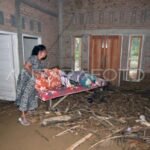 BNPB: Banjir Padang berangsur surut, warga mulai bersihkan rumah
