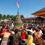 Warga gelar berbagai tradisi peringatan Maulid Nabi di sejumlah daerah di Indonesia