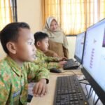 Tangan kecil membuka pintu bahasa