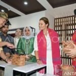 Putri Victoria kagumi keberagaman kerajinan khas NTB