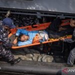 Tim SAR gabungan mengevakuasi 22 korban yang selamat dari insiden KMP Virgo Transport 8