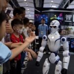 Lebih dari 100 robot ramaikan pameran robotik di China