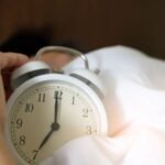 Pikiran terus aktif saat mau tidur, apa penyebabnya?